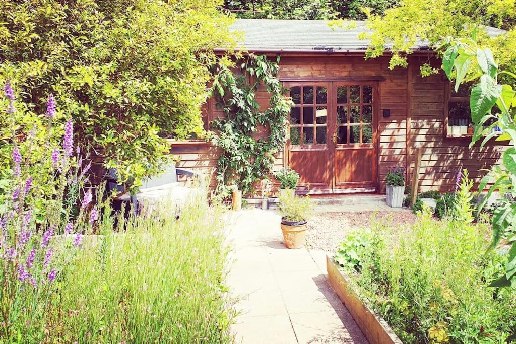 The Potting Shed Near Tenby, 100" Projector, Four Poster Bed, On-Site Hot Tub Access Via Spa Pack, Breakfast Extérieur photo