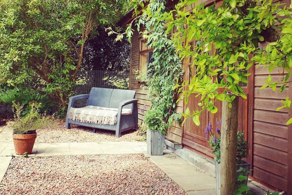 The Potting Shed Near Tenby, 100" Projector, Four Poster Bed, On-Site Hot Tub Access Via Spa Pack, Breakfast Extérieur photo