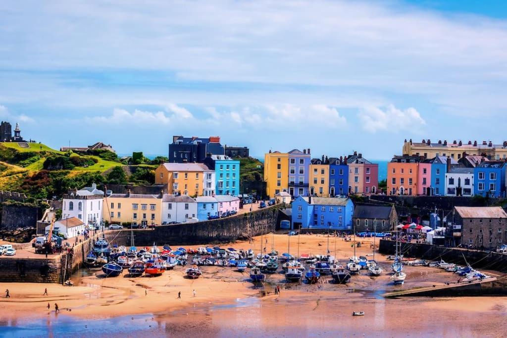 The Potting Shed Near Tenby, 100" Projector, Four Poster Bed, On-Site Hot Tub Access Via Spa Pack, Breakfast Extérieur photo
